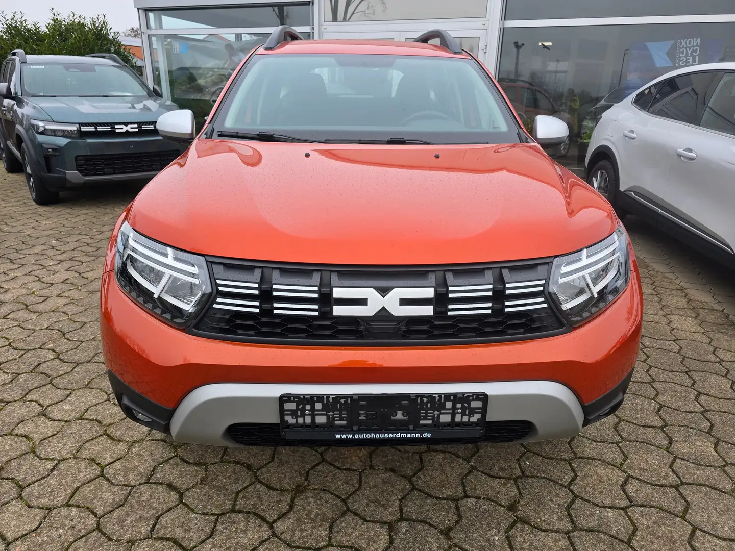 Dacia Duster TCe 130 2WD Expression sofort lieferbar 1A Zustand Orange - 2