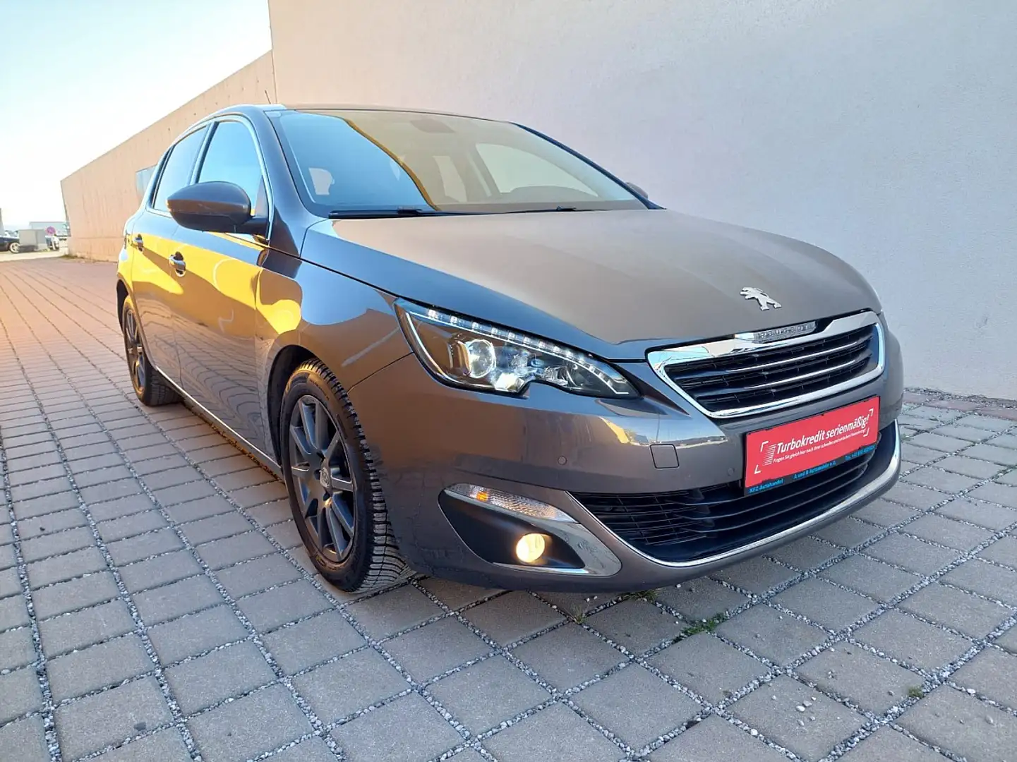 Peugeot 308 1,6 Blue HDi Allure Sofort Kredit Braun - 1