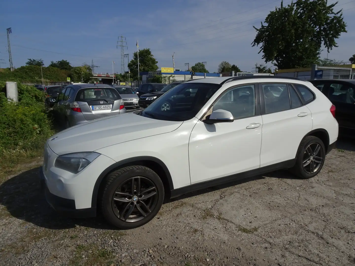 BMW X1 18 i sDrive SHZ NAV PDC Weiß - 2