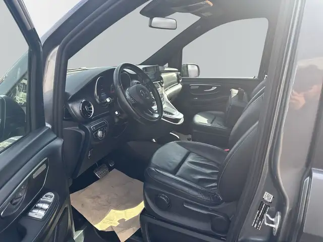 Mercedes-Benz 250 view 8