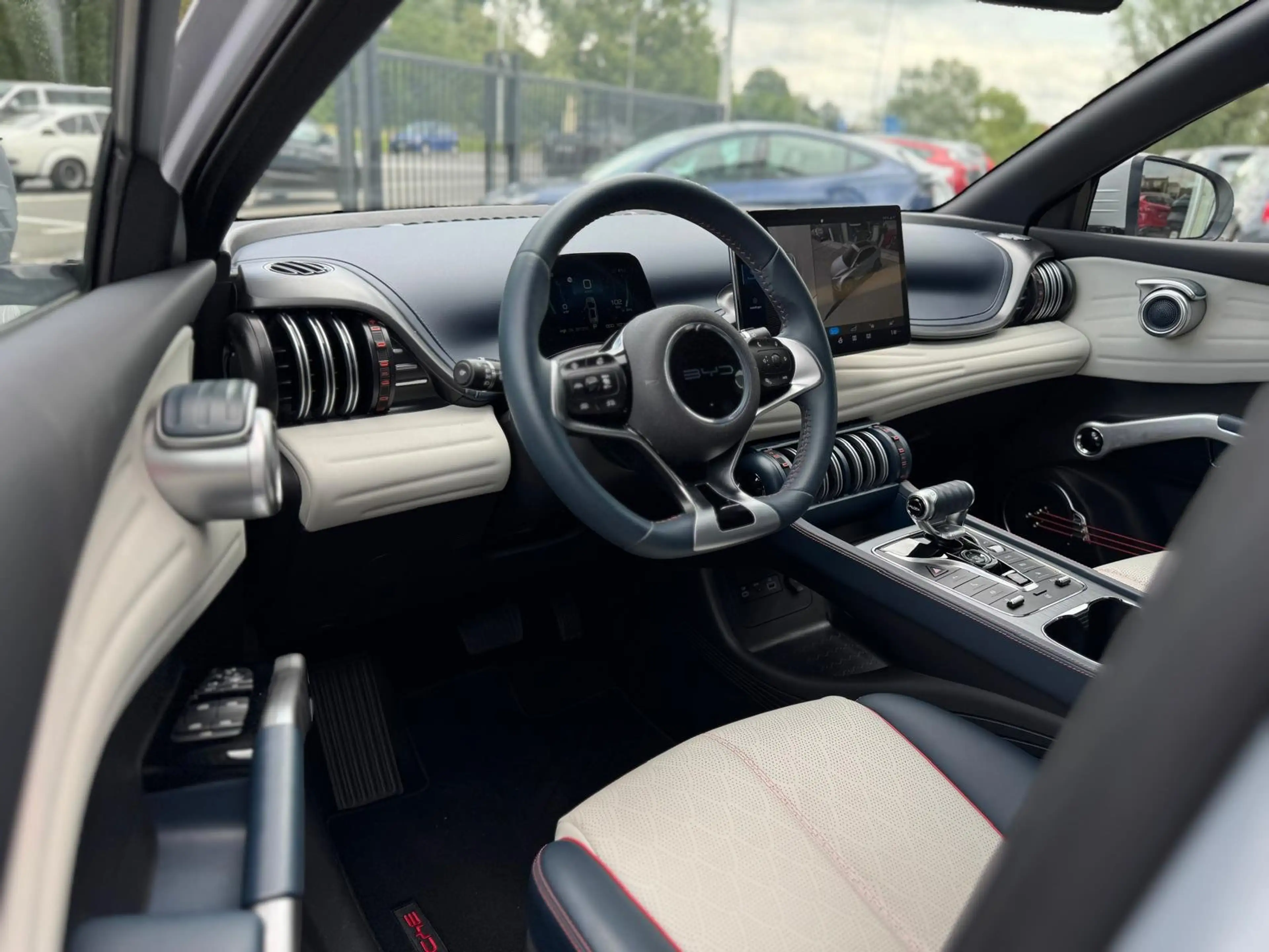 BYD Atto 3 2023 * 15.695 km * / APPLE CARPLAY / PANO / 360 C — photo 13