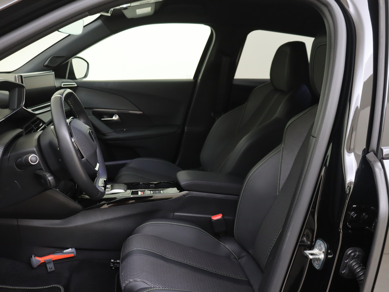 Peugeot e-2008 EV GT 54 kWh | Long Range | Camera | Adaptive Crui — photo 10