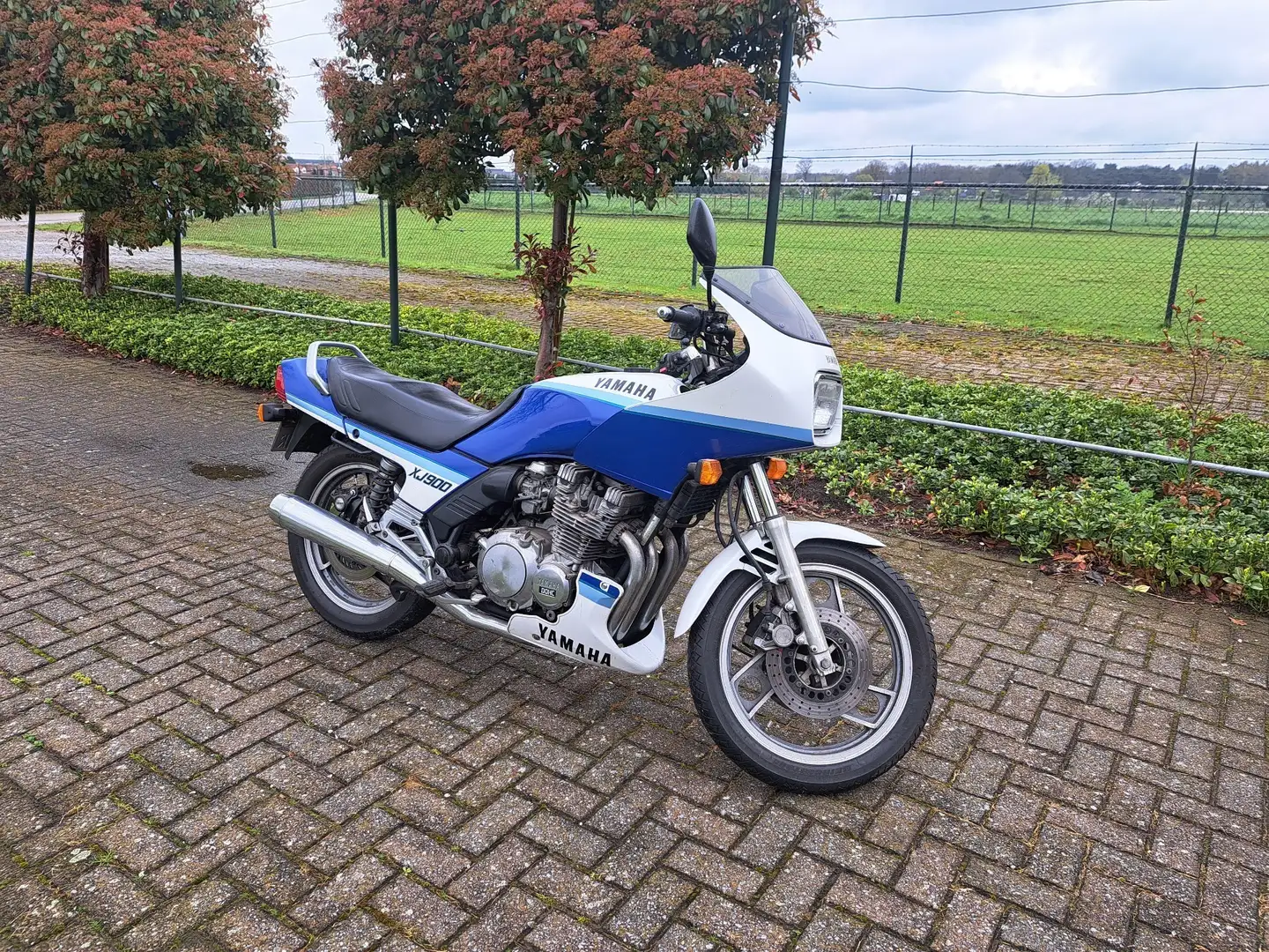 Yamaha XJ 900 Tour Azul - 1