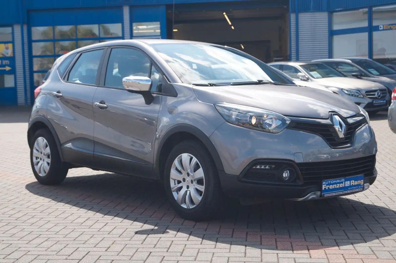 Renault Captur Dynamique *1.Hand*Navi*PDC*SHZ*Tempomat* Silber - 1