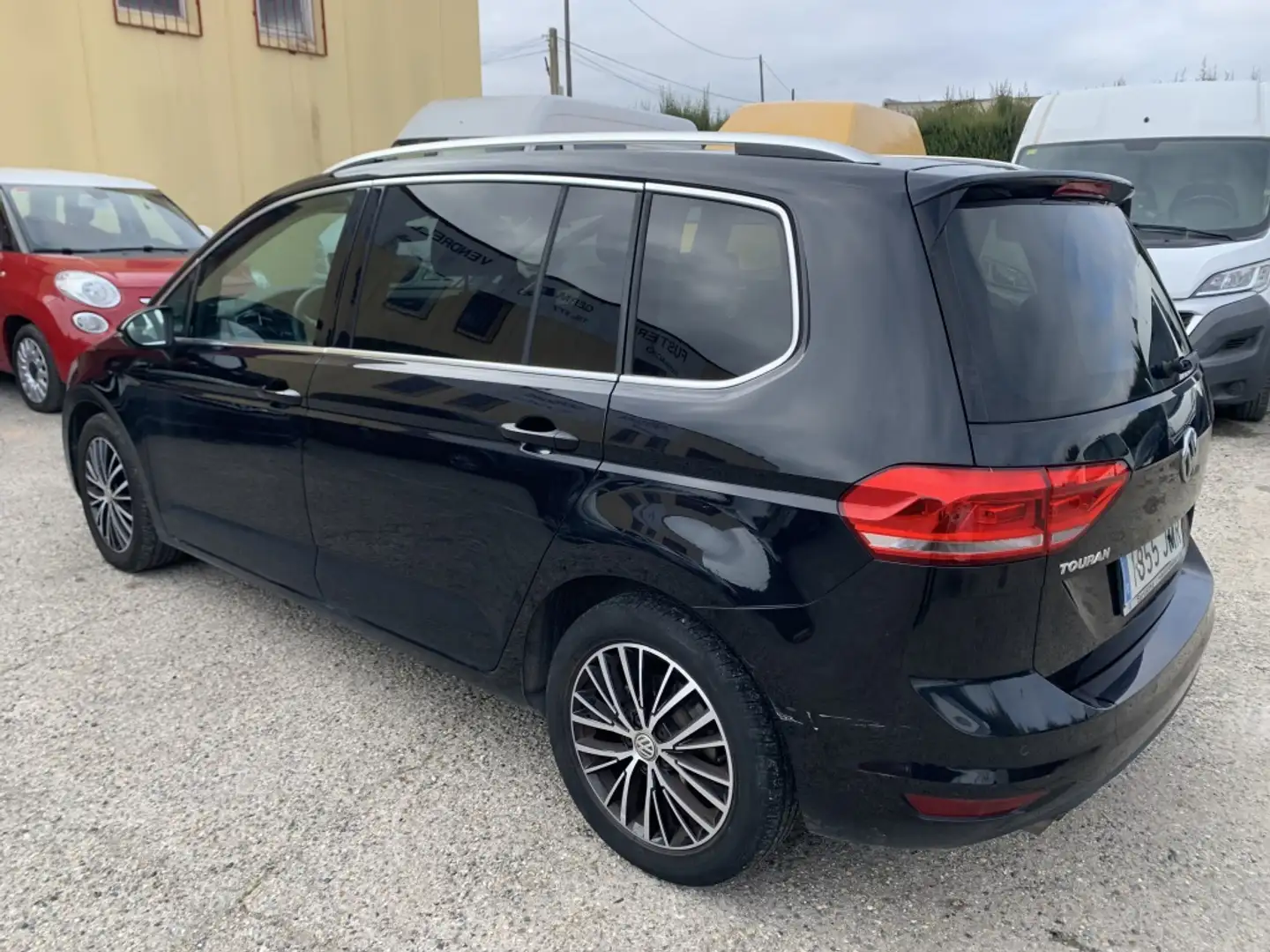 Volkswagen Touran Todoterreno Manual de 5 Puertas Černá - 2