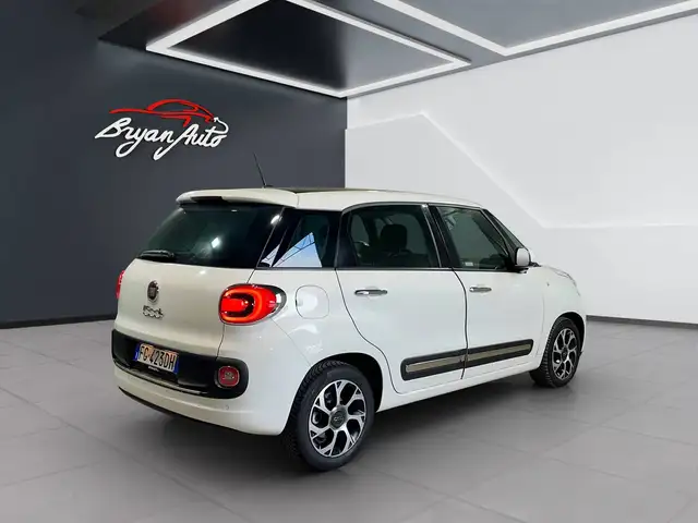 Fiat 500l view 3