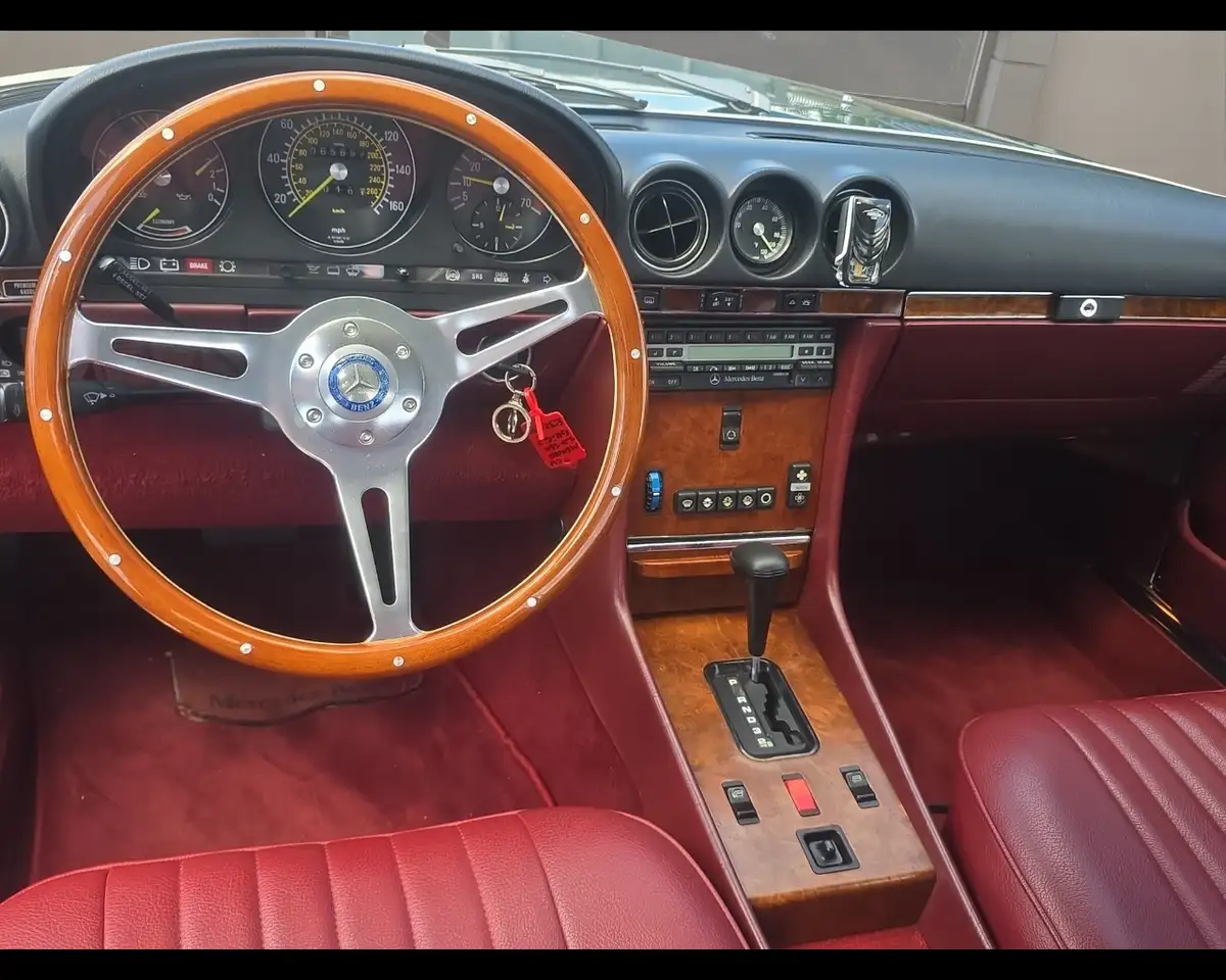 Mercedes-Benz Mercedes 560 SL – ASI, INTERNI ROSSI, foto 10