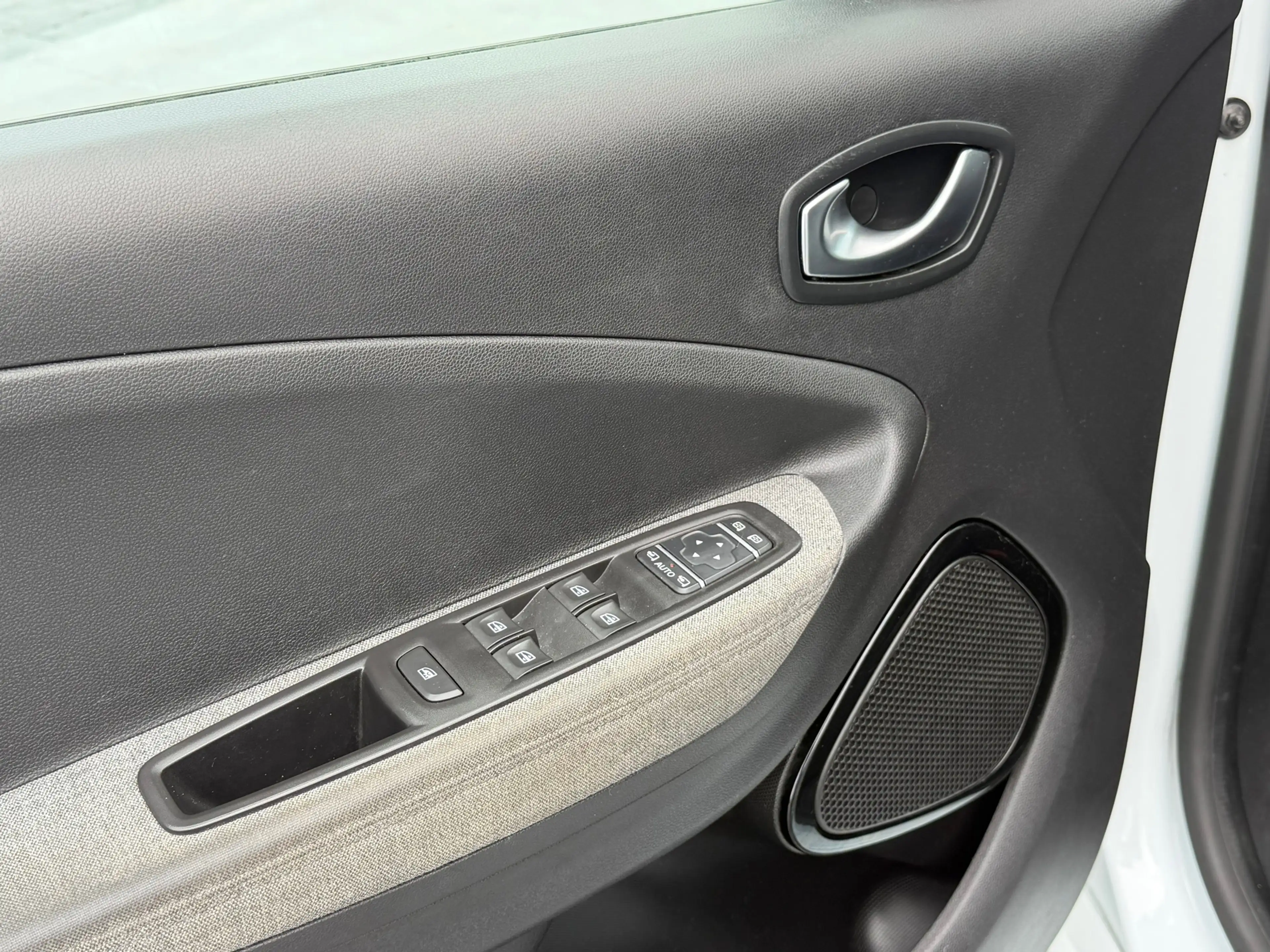 Renault ZOE R135 Intens 52 kWh /airco/cruise/navi/camera/PDC/ — photo 9