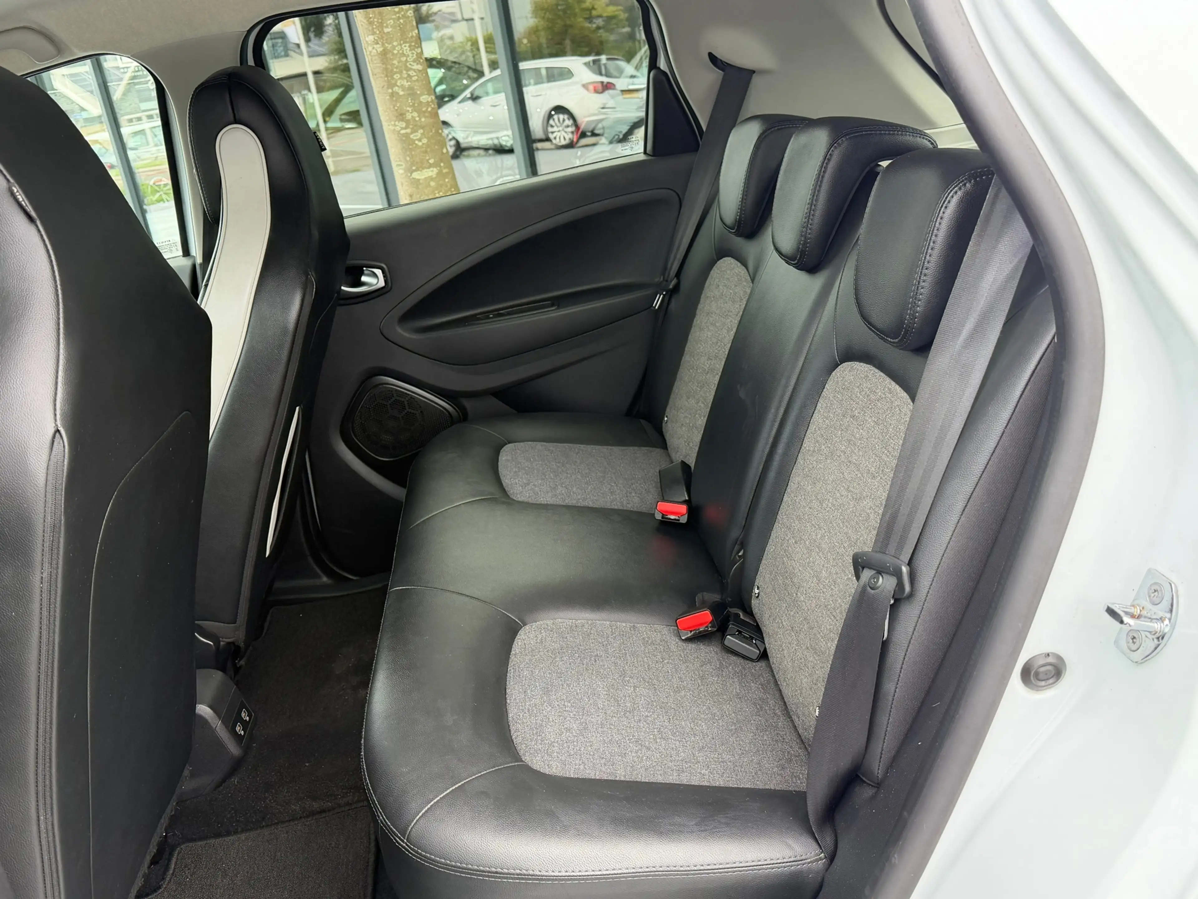 Renault ZOE R135 Intens 52 kWh /airco/cruise/navi/camera/PDC/ — photo 7