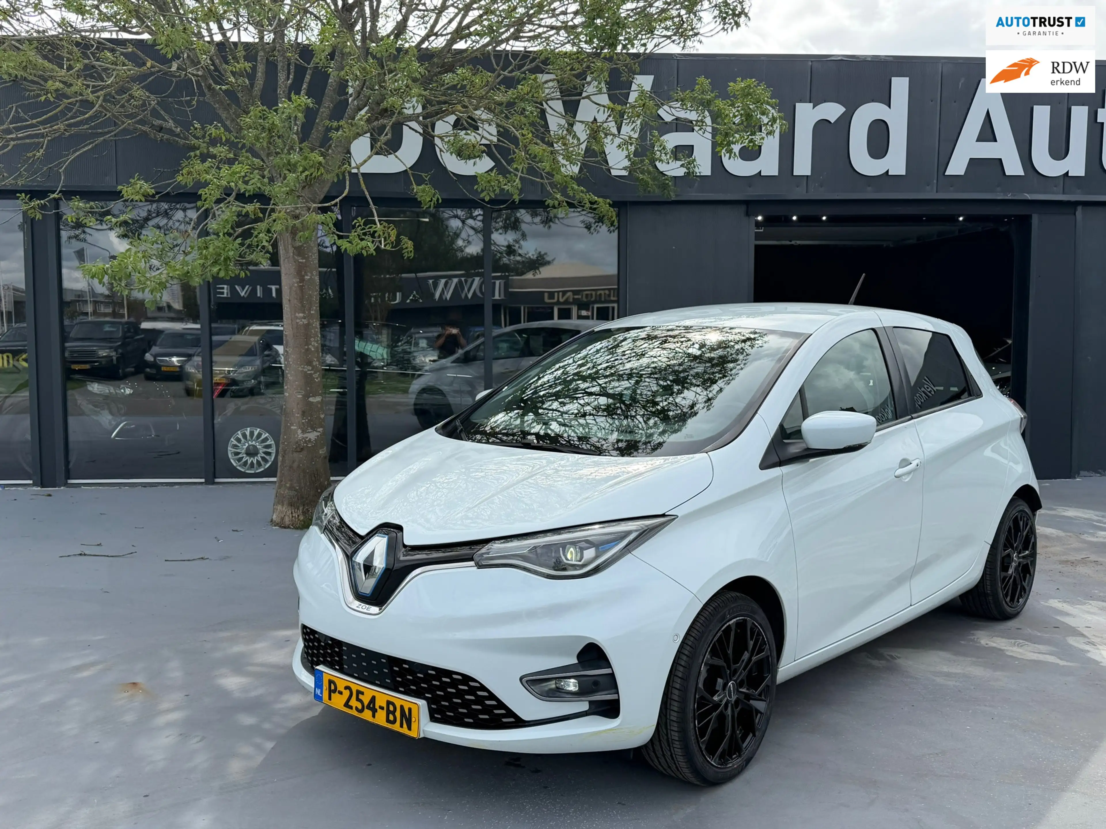 Renault ZOE R135 Intens 52 kWh /airco/cruise/navi/camera/PDC/