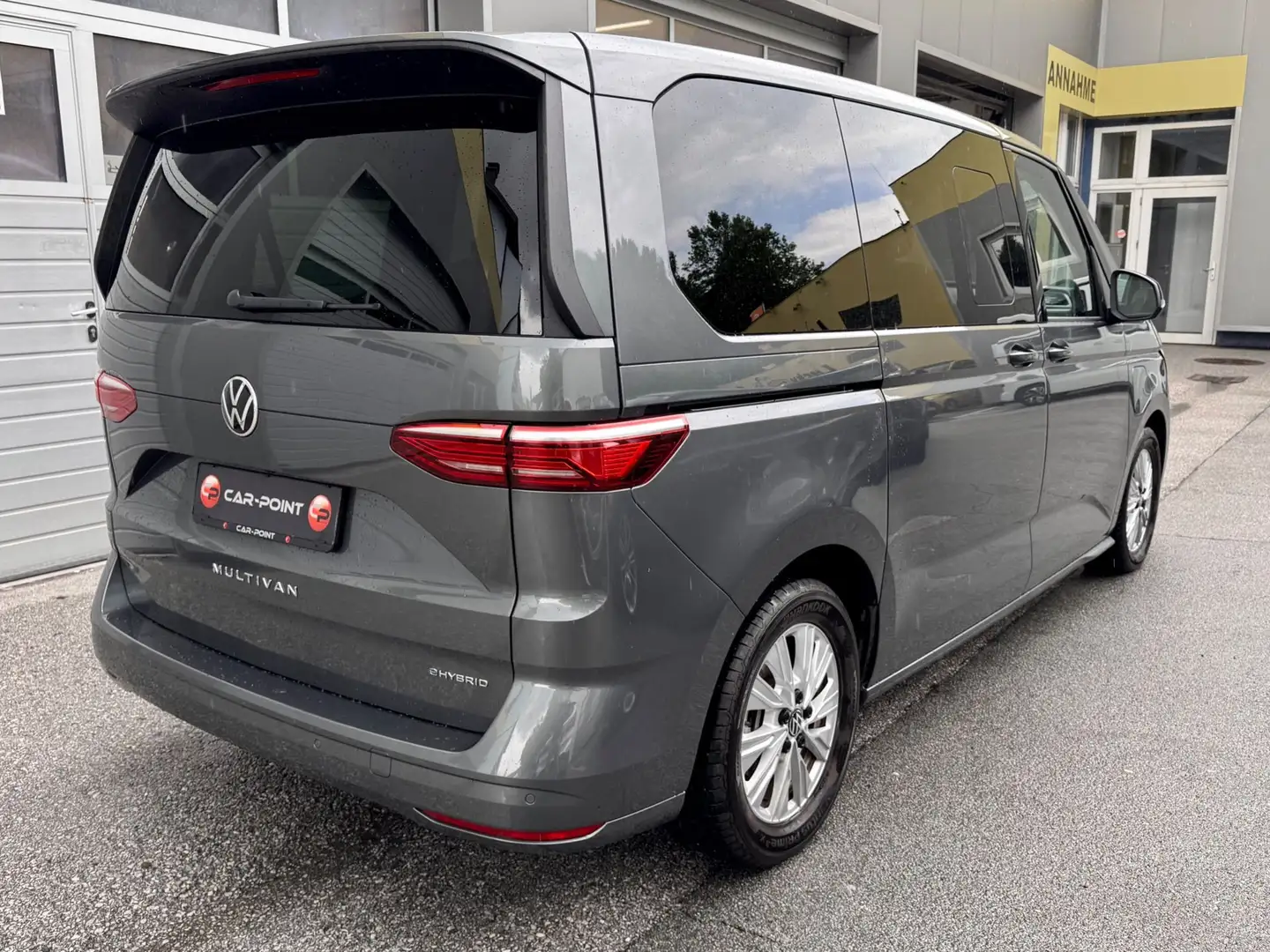 Volkswagen T7 Multivan 1,4 TSI Business eHybrid PHEV Aut. Grau - 2