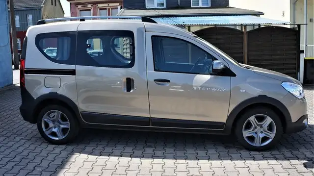 Dacia Dokker Stepway 1.6 NAVI+1.Hand+KLIMA*PDC