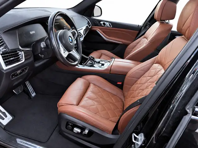 BMW X5 view 2