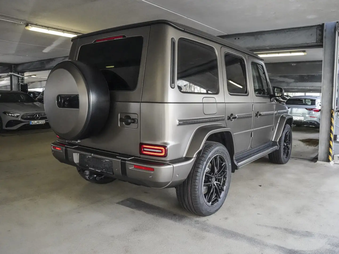 Mercedes-Benz G 450 d-AMG-NIGHT-KEYLESS-STANDHZG-AHK-SOUND Grau - 2