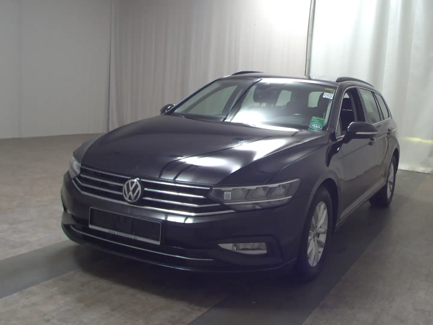 Volkswagen Passat Var. 2.0 TDI Business Navi LED AID AHK Schwarz - 2