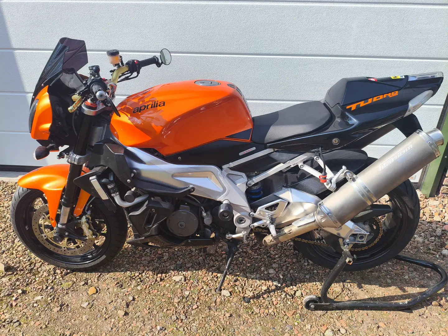 Aprilia Tuono RR Naranja - 1