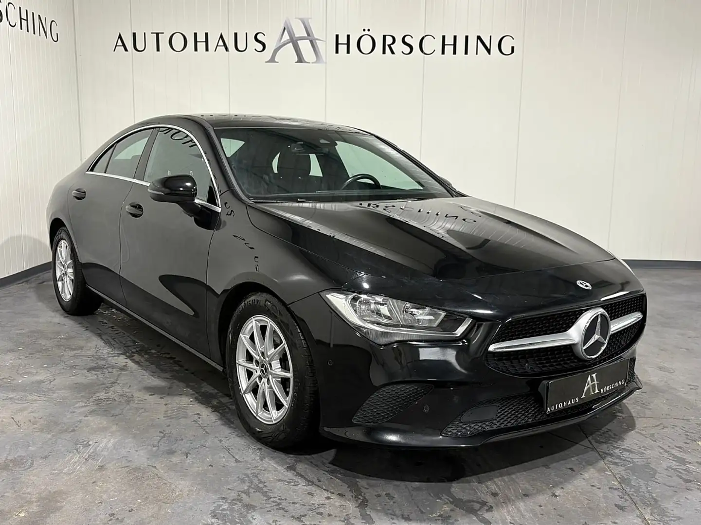 Mercedes-Benz CLA 180 d ///Panorama Schiebedach///Navi///Sitzheizung/// Zwart - 1