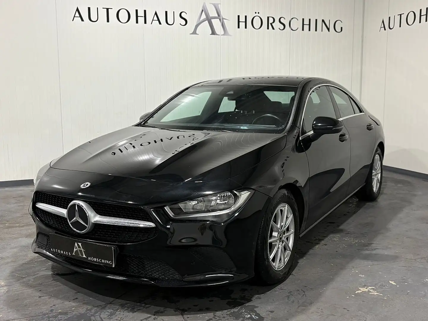 Mercedes-Benz CLA 180 d ///Panorama Schiebedach///Navi///Sitzheizung/// Zwart - 2