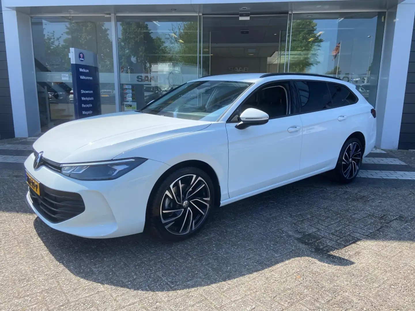 Volkswagen Passat Variant 1.5 eTSI Sport/ climate control/Nav/19inch Wit - 1
