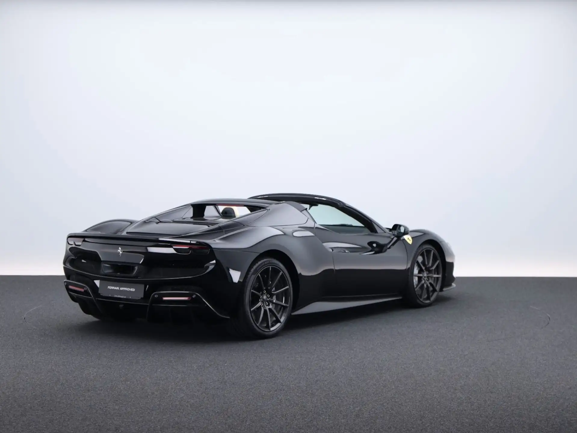 페라리 296 GTS 2023 검정 사진 5