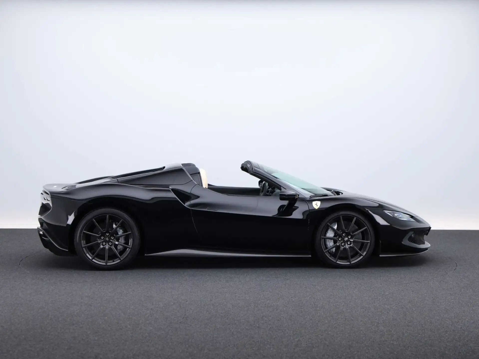 페라리 296 GTS 2023 검정 사진 4