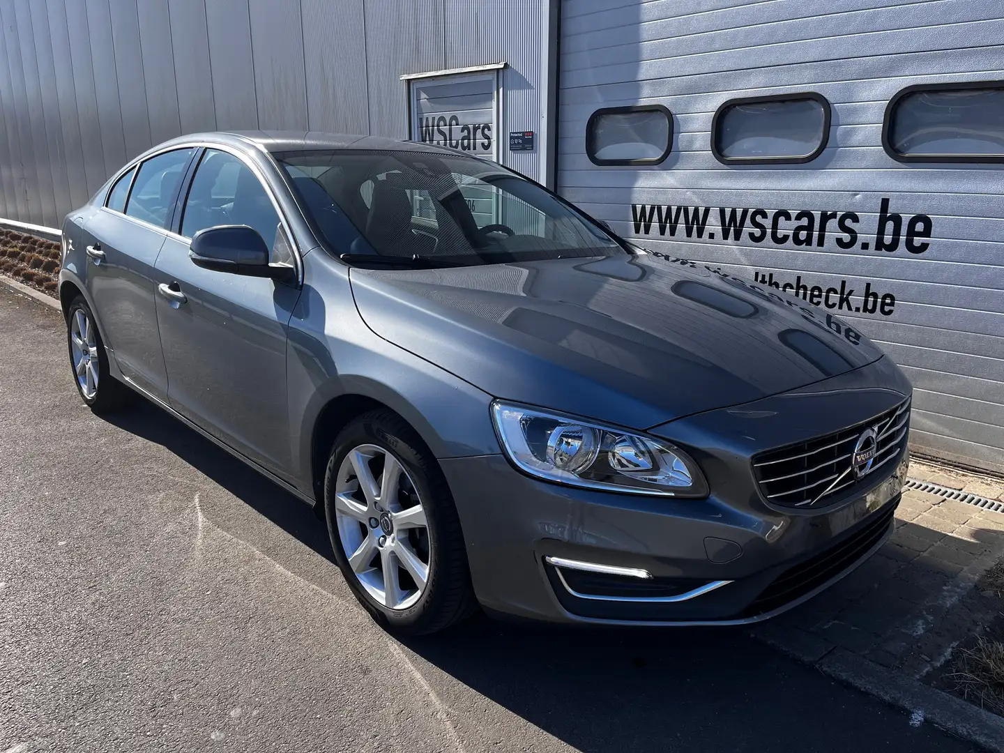 Volvo S60 2.0 D2 Summum Geartronic / NAVI / LEDER / PDC Grigio - 1