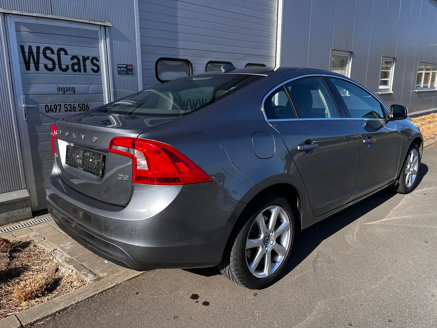 Volvo S60 2.0 D2 Summum Geartronic / NAVI / LEDER / PDC Grigio - 2