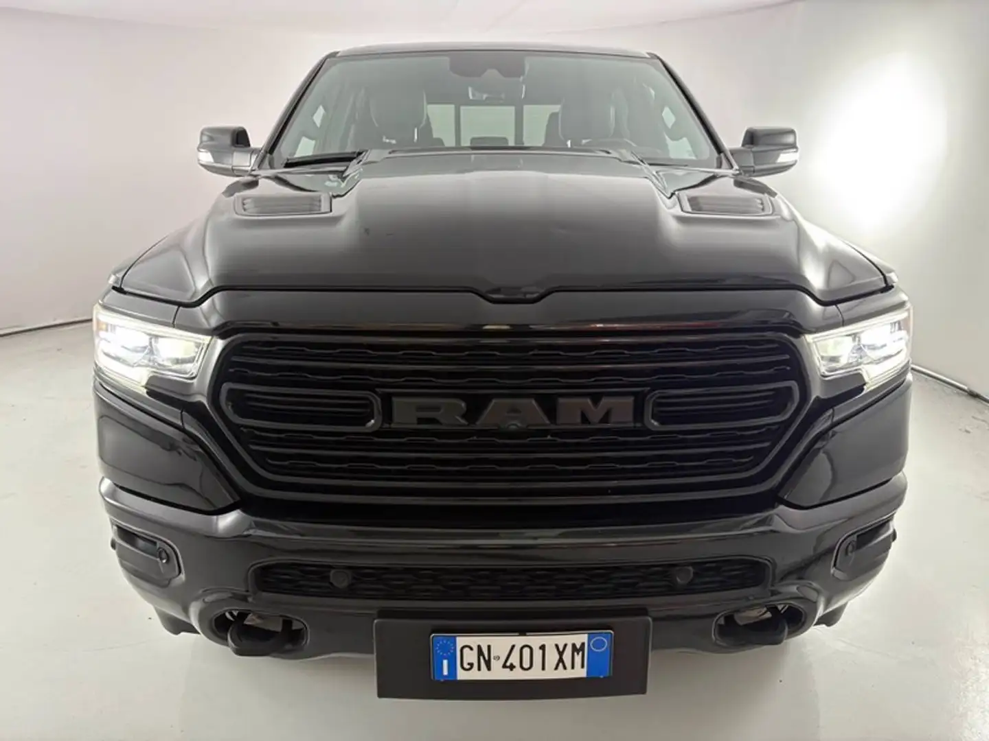 Dodge RAM 1500 5.7 V8 CrewCab Lim. Night Edition 395cv GPL Schwarz - 2
