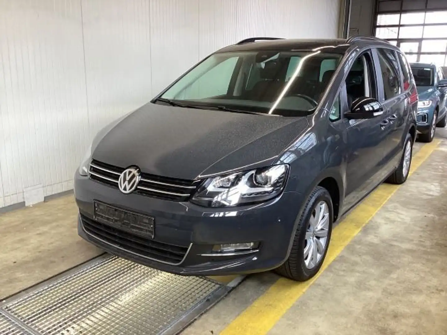 Volkswagen Sharan 1.4 TSI Black Style DSG Navi Panorama ACC Grau - 2