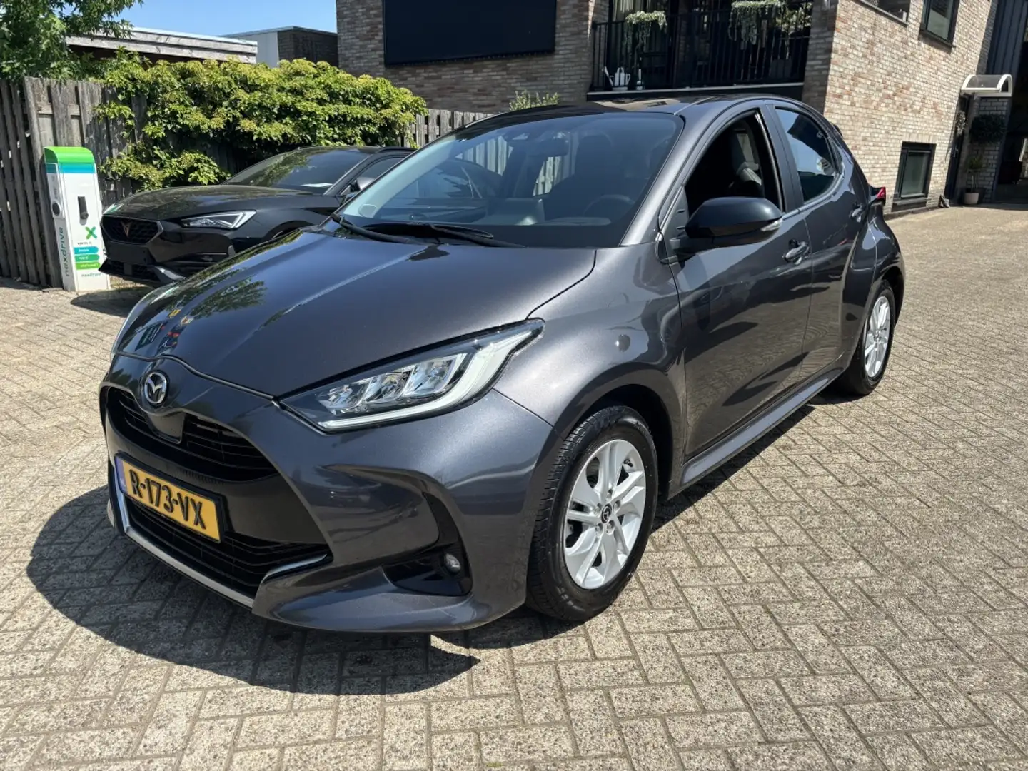 Mazda 2 Hybrid 1.5 Agile/Comfort/CuiseContr/Camera/Apple Grijs - 1