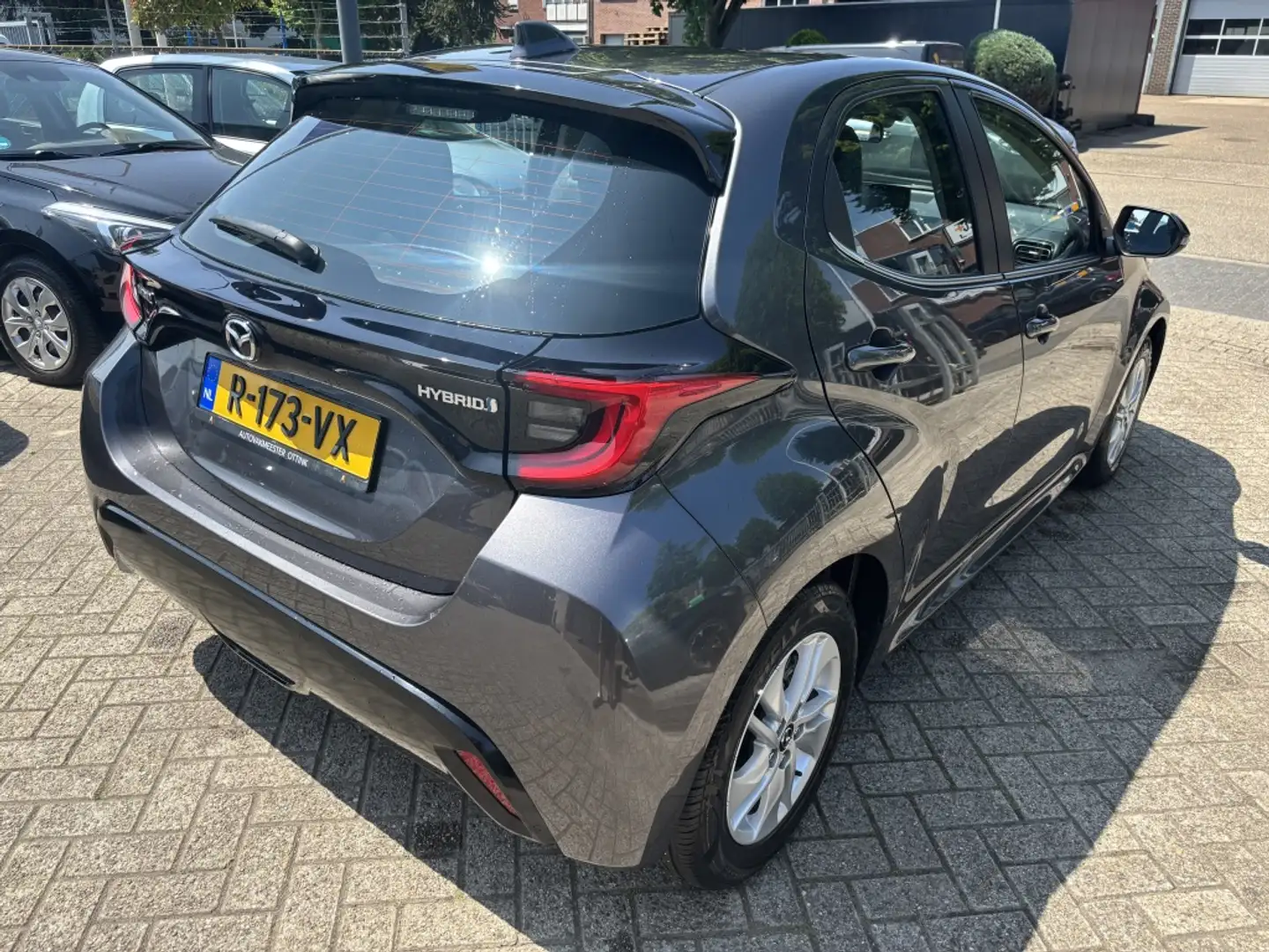 Mazda 2 Hybrid 1.5 Agile/Comfort/CuiseContr/Camera/Apple Grijs - 2
