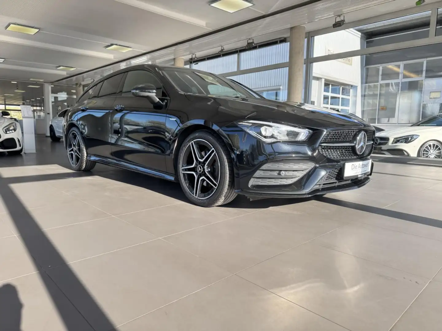 Mercedes-Benz CLA 200 Shooting Brake Edition DTC NAVI LED GRA Schwarz - 2