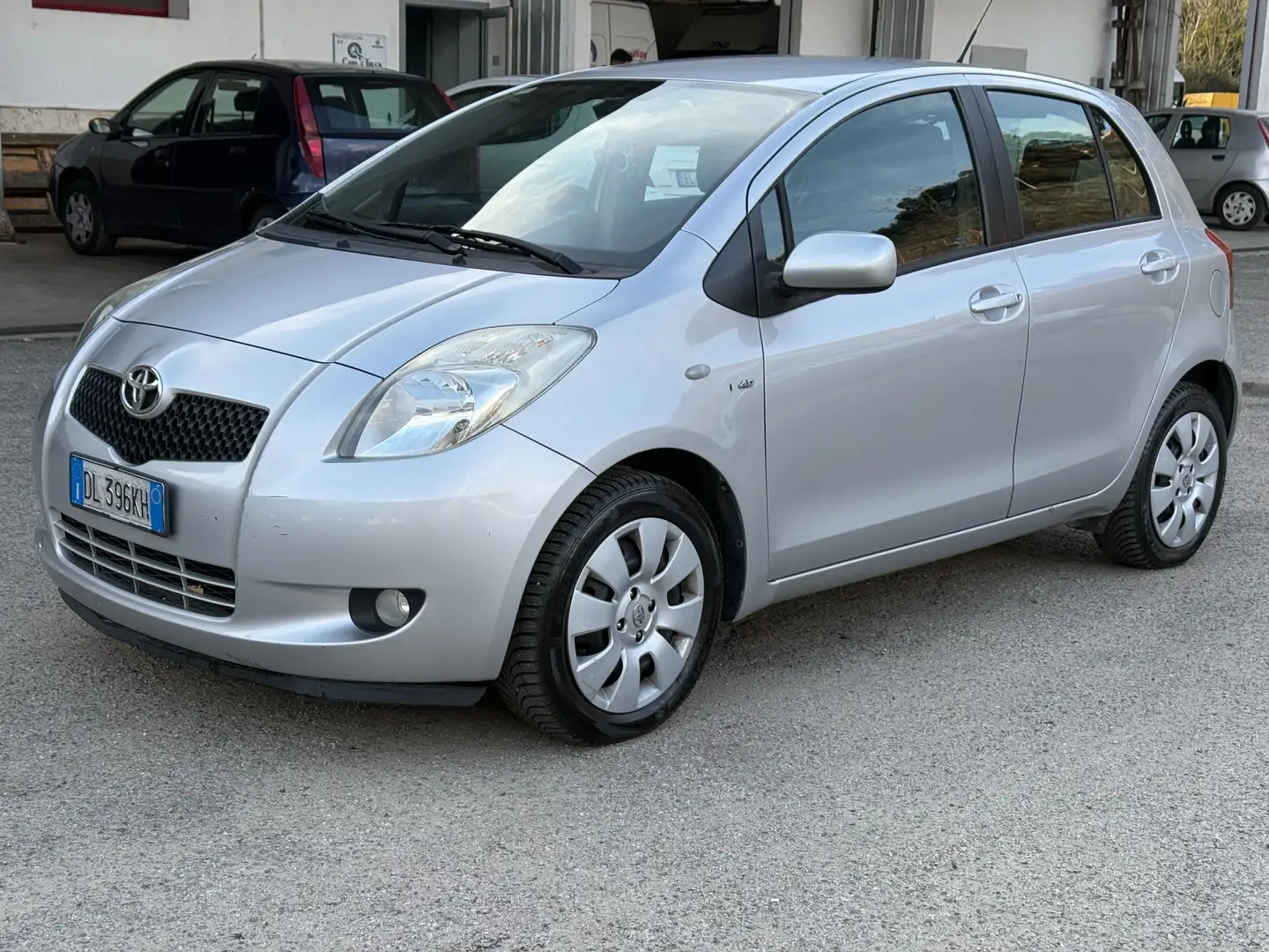 Toyota Yaris Yaris 5p 1.4 d-4d Sol Argento - 1