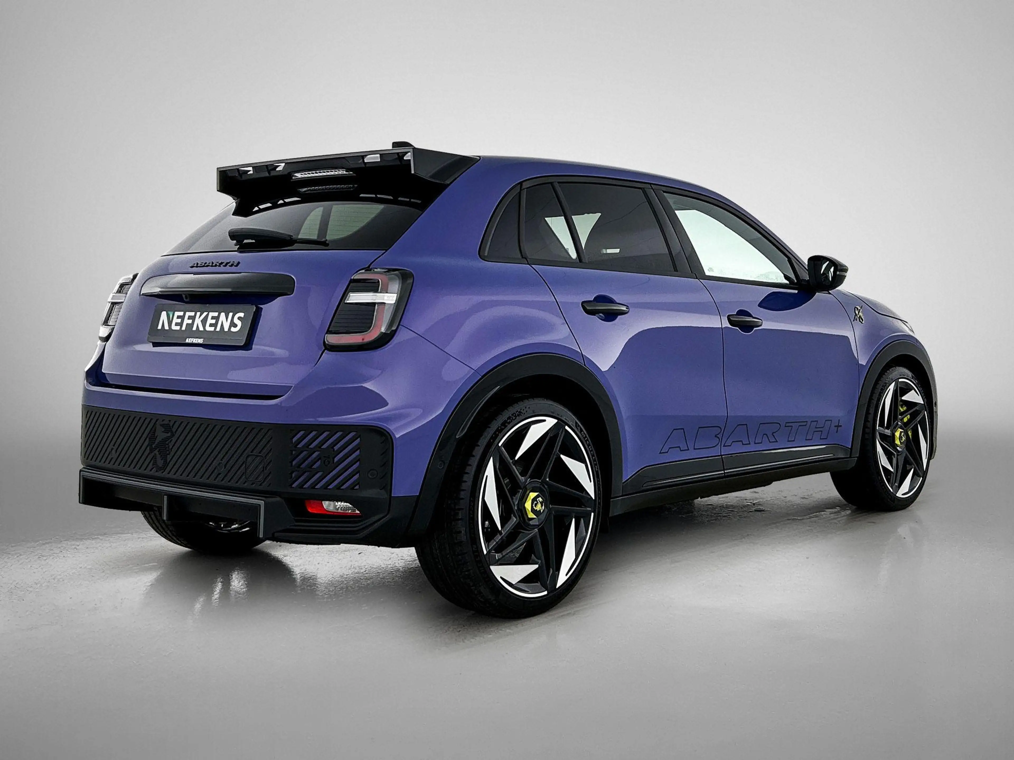 Abarth 600e Scorpionissima 54 kWh | 20 inch velgen | Navigatie — photo 7