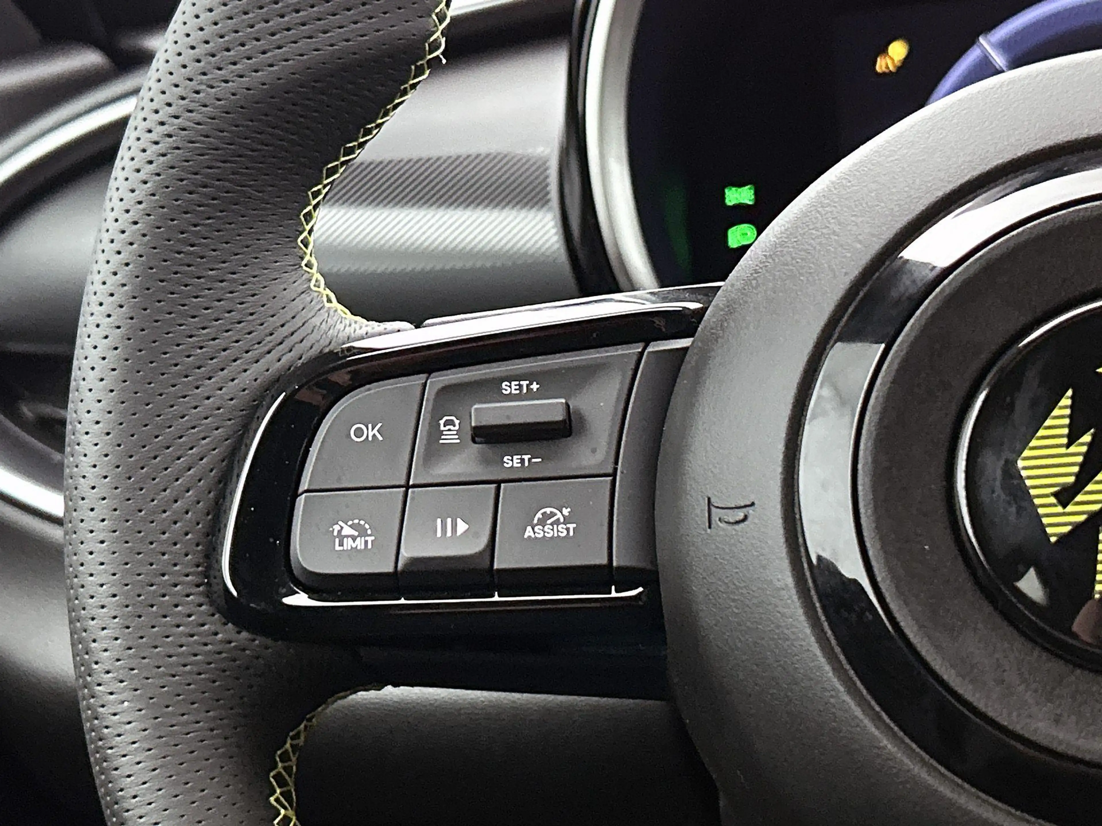 Abarth 600e Scorpionissima 54 kWh | 20 inch velgen | Navigatie — photo 14