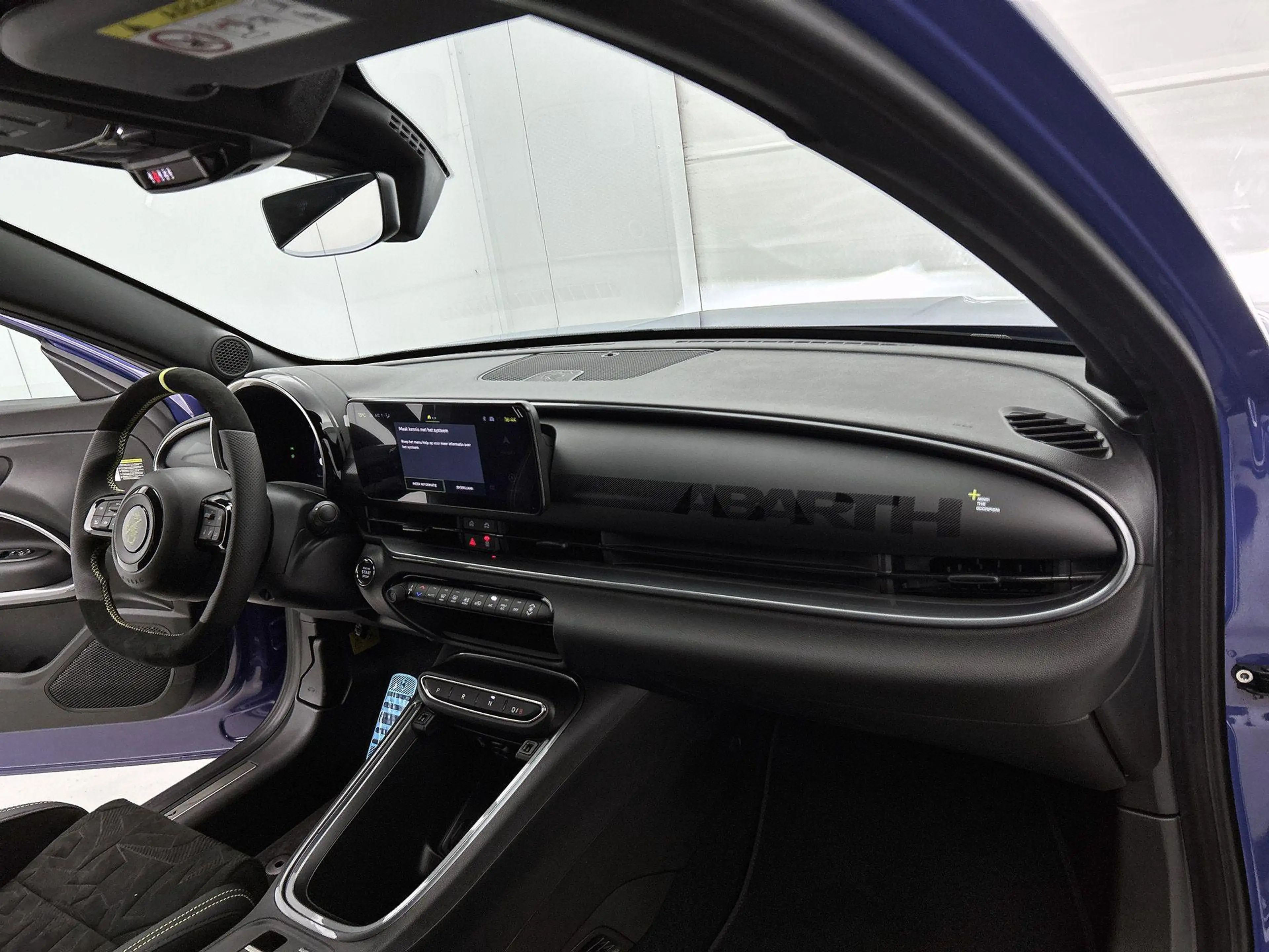 Abarth 600e Scorpionissima 54 kWh | 20 inch velgen | Navigatie — photo 11
