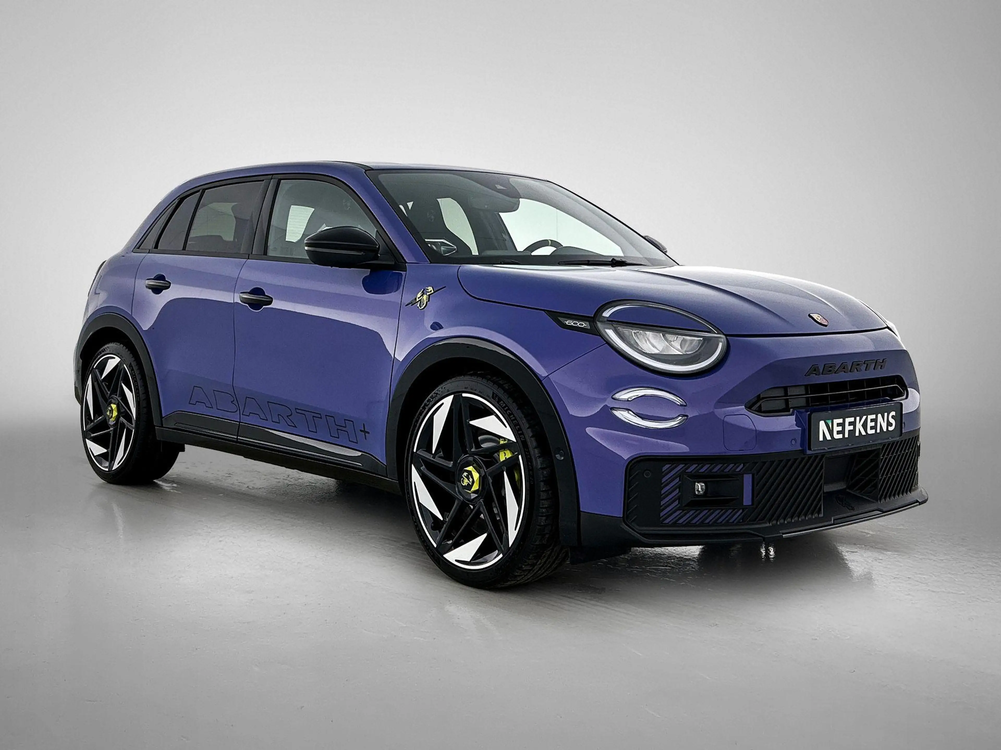 Abarth 600e Scorpionissima 54 kWh | 20 inch velgen | Navigatie — photo 2