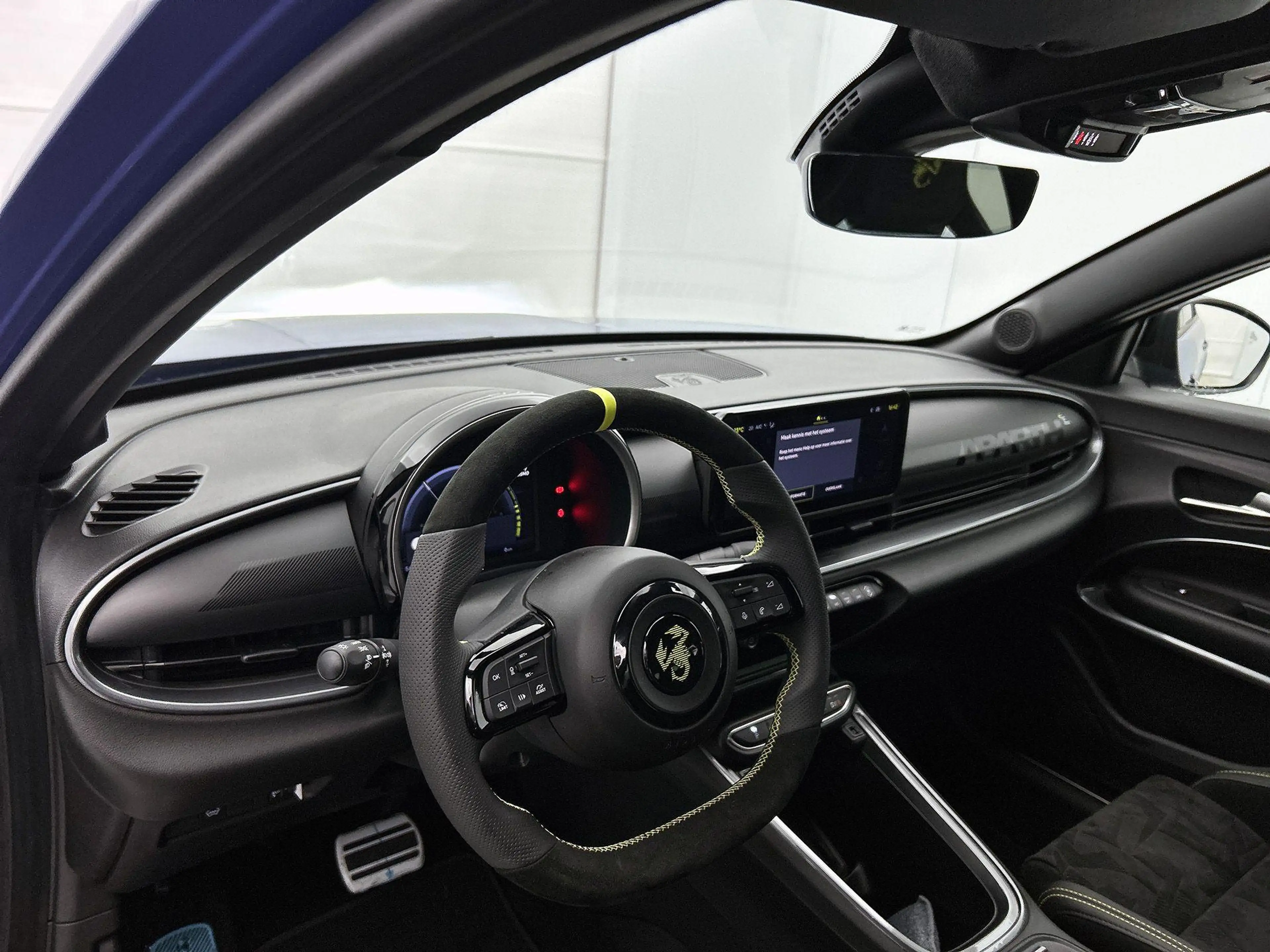 Abarth 600e Scorpionissima 54 kWh | 20 inch velgen | Navigatie — photo 9