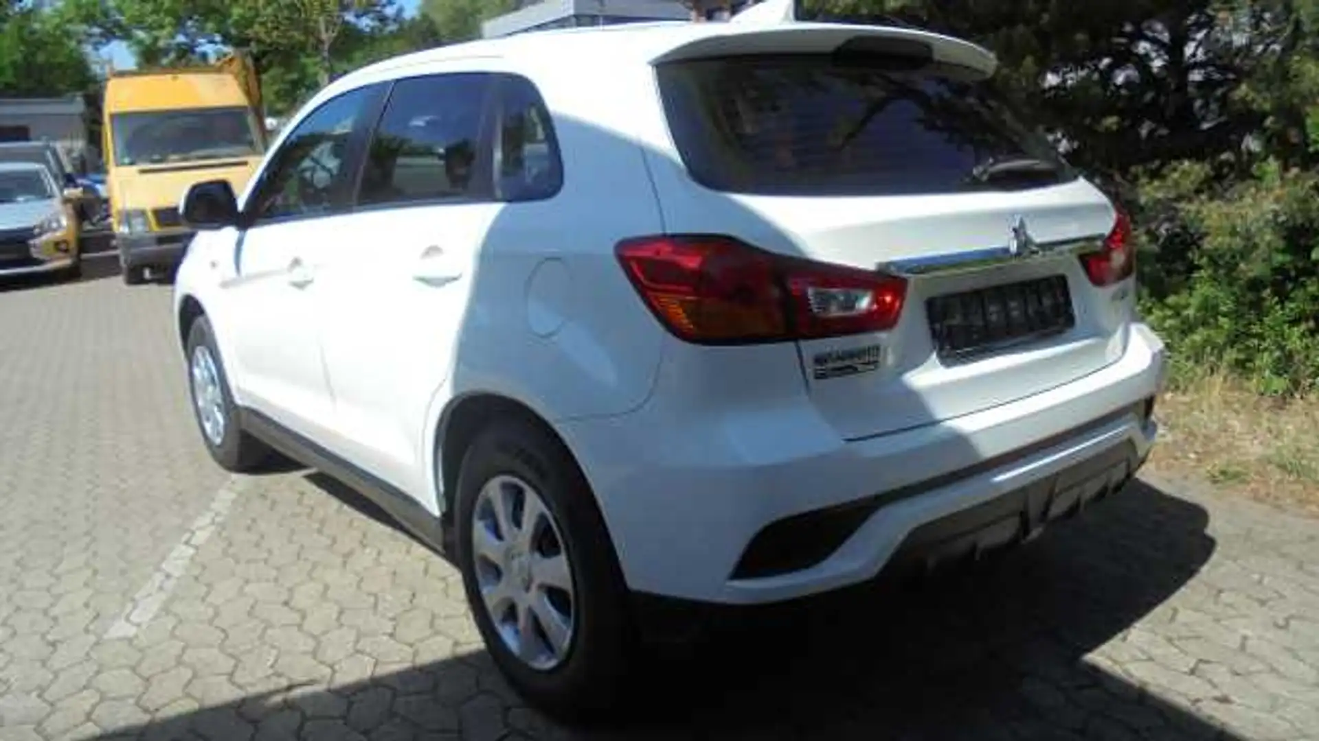 Mitsubishi ASX BASIS 1,6 l MIVEC ClearTec 2WD 5-Gang Weiß - 2