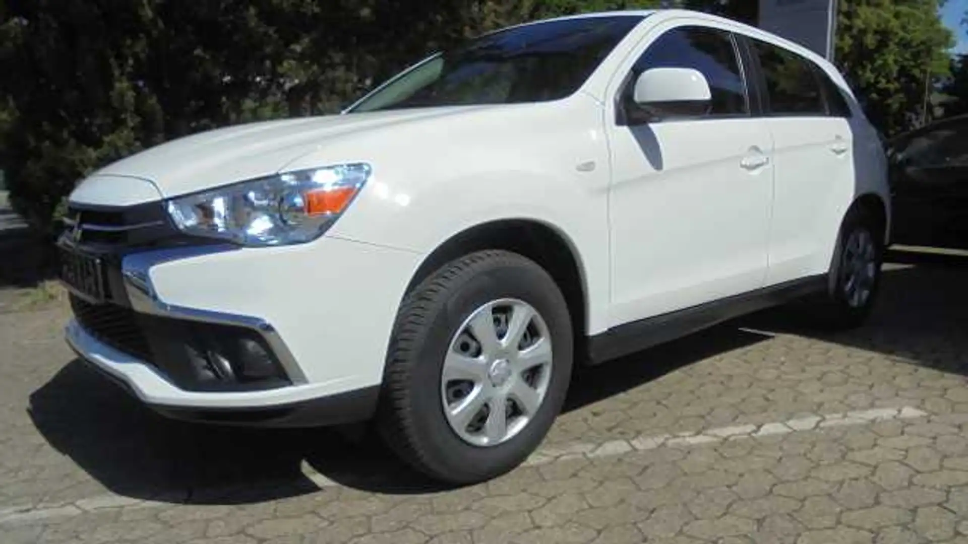 Mitsubishi ASX BASIS 1,6 l MIVEC ClearTec 2WD 5-Gang Weiß - 1