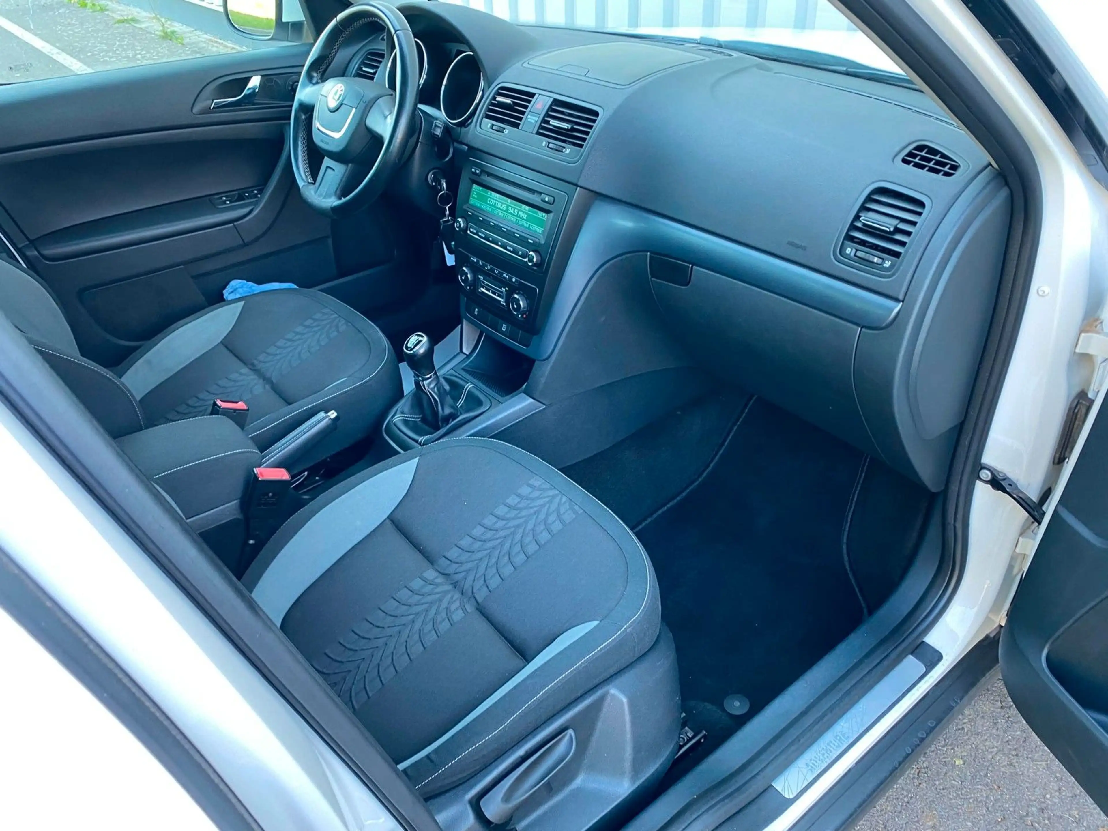 Skoda Yeti Adventure Sitzhzg. PDC TÜV/Service NEU — photo 11