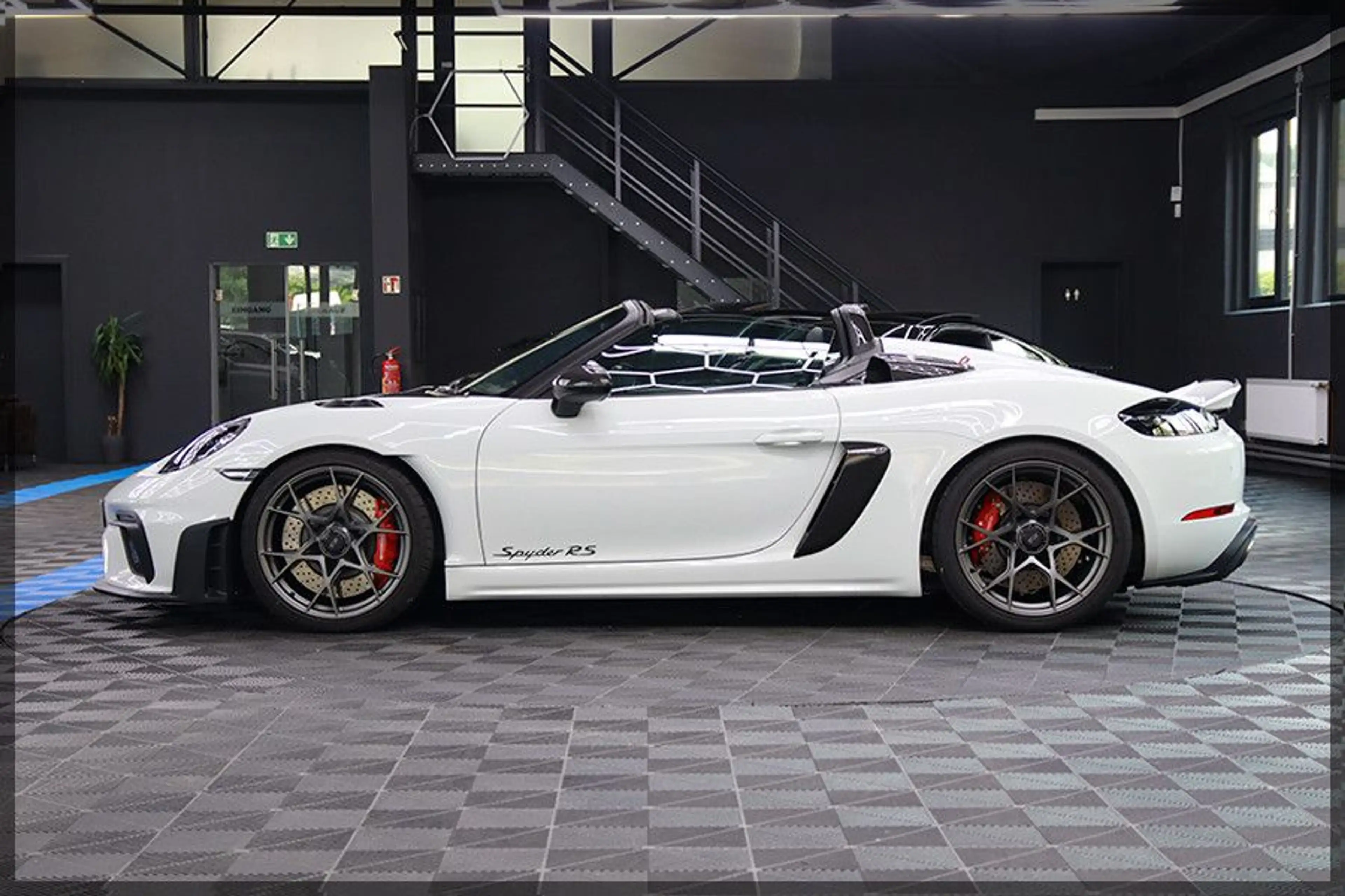 Porsche Boxster 718 Boxster Spyder RS Weissach APPROVED — photo 8
