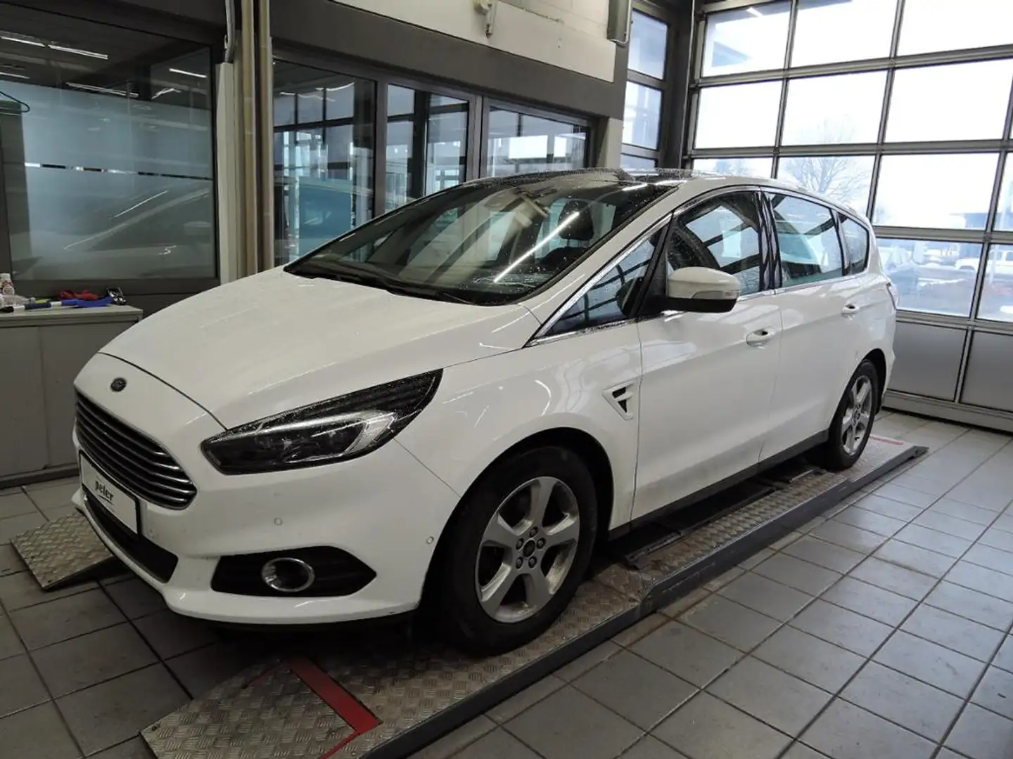 Ford S-Max 1.5 EcoBoost Titanium /LED/Panorama-SD/ Weiß - 1