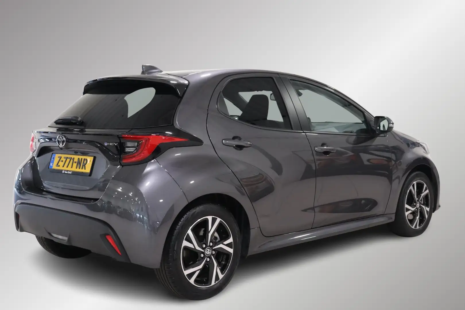 Toyota Yaris 1.5 Hybrid 115 First Edition, 1e eigenaar, LM Velg Grijs - 2