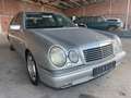 Mercedes-Benz E 290 TD AVANTGARDE/AUTOMATIK/SHZ/TEMPO Silber - thumbnail 3