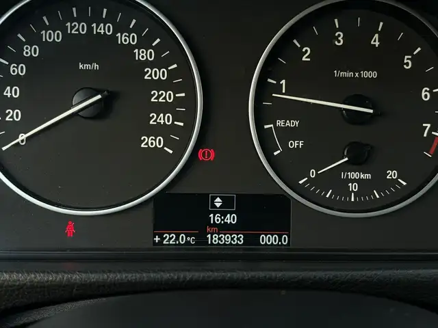 BMW 3 Series view 24