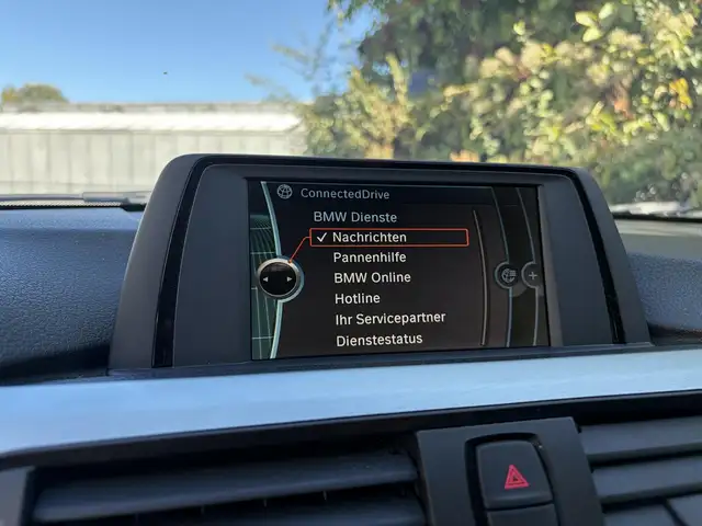 BMW 3 Series view 22