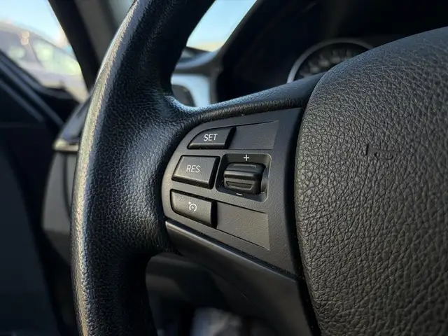 BMW 3 Series view 15