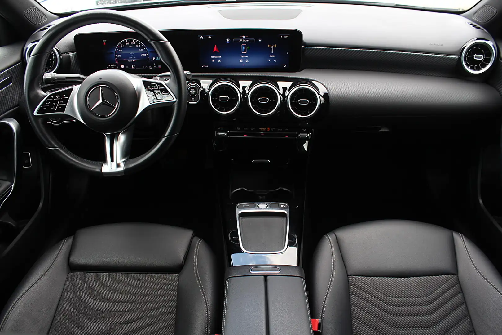 Mercedes-Benz A 180 d Lim. Progressive LED Navi Kamera Teil Leder ... Grau - 2