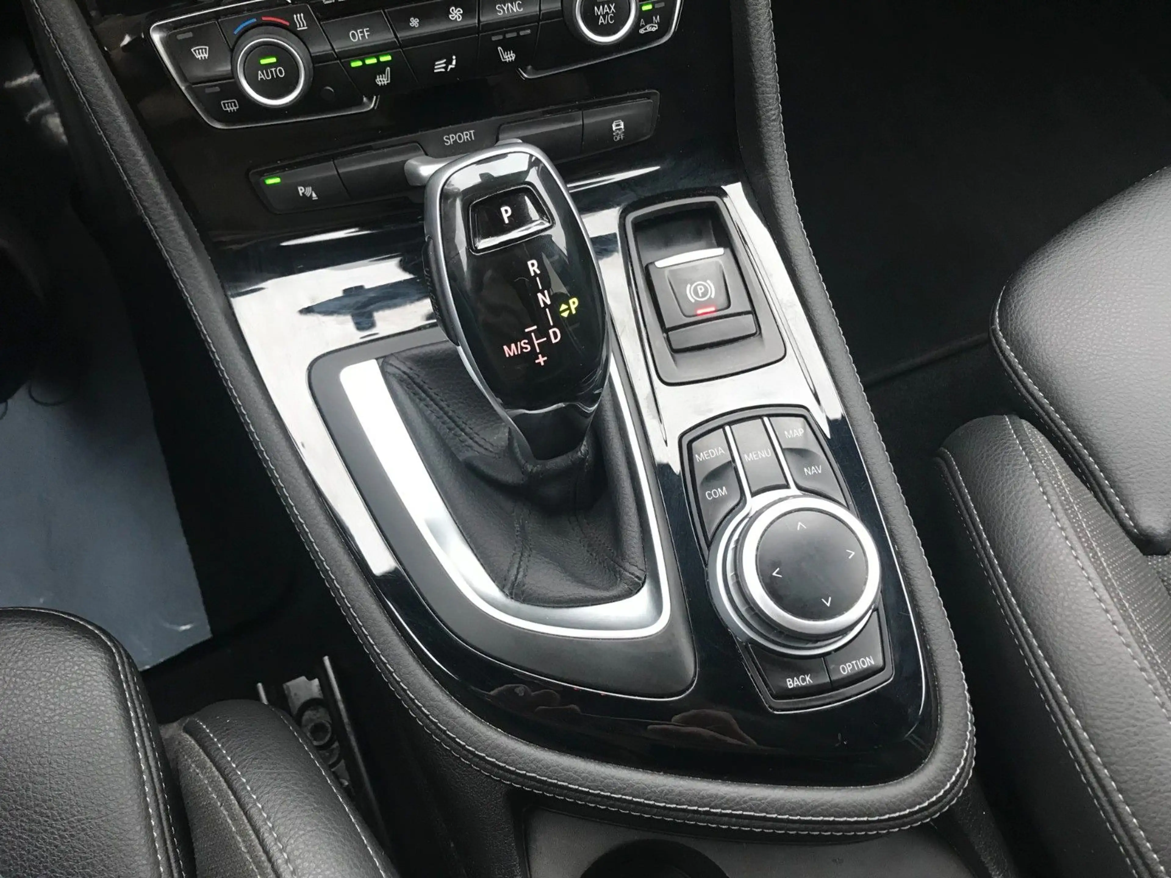 BMW 220 M Sport xDrive Memo HUD AHK ACC — photo 13